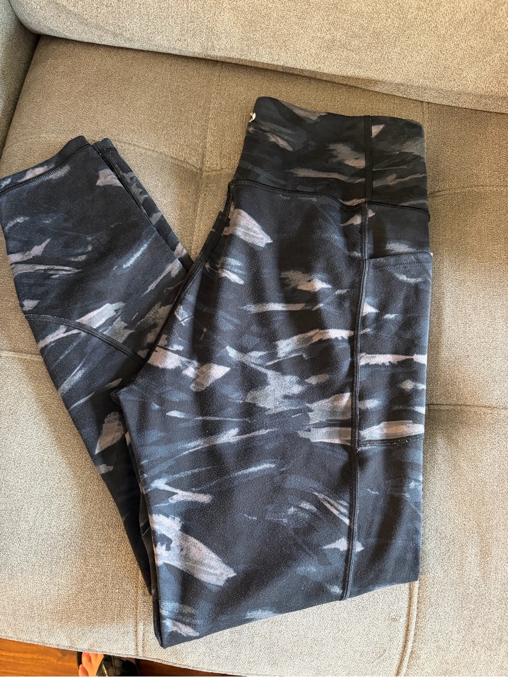Victoria's Secret Black & Gray Camouflage-Style Leggings